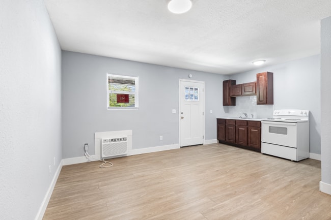 Building Photo - 901 N Gaskill St