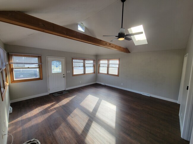 Foto del edificio - 1355 Thistle Dr