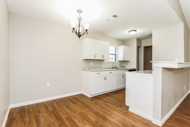 Foto del edificio - 1108 N Knowles Dr