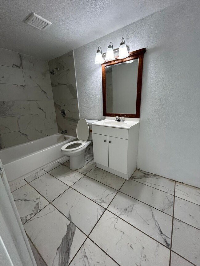 Foto del edificio - The stunning home feels like home!