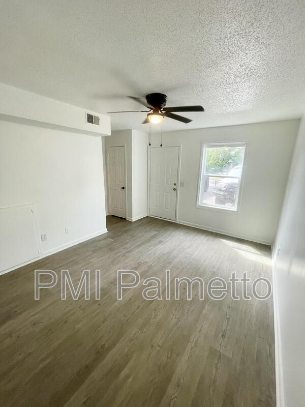 Building Photo - 138 Villa Ct