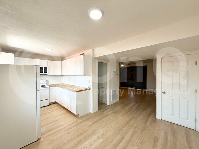 Building Photo - 3526 W Dunlap Ave