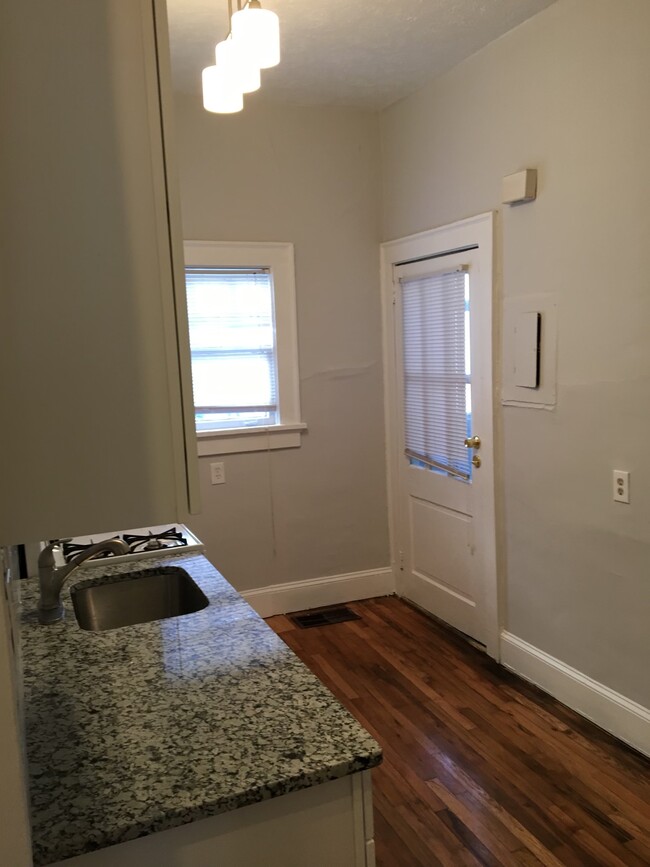 Building Photo - 427 N Highland Ave NE