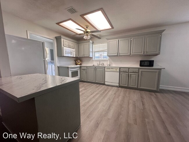 Building Photo - 3 br, 2 bath House - 5730 Hemlock st