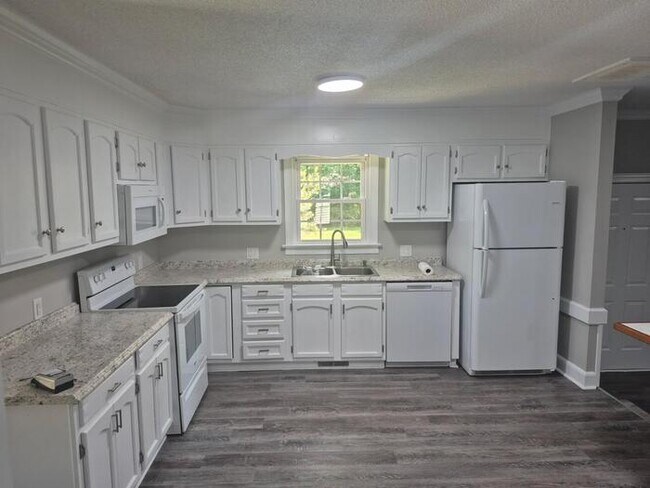 Foto del edificio - 3-Bedroom 2 Bath House