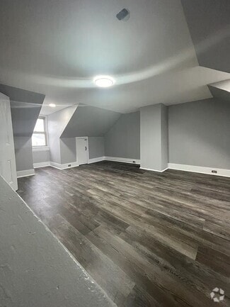 Building Photo - 565 S Main St