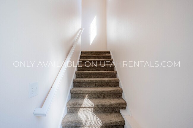 Foto del edificio - 1052 Canyon Meadow Dr
