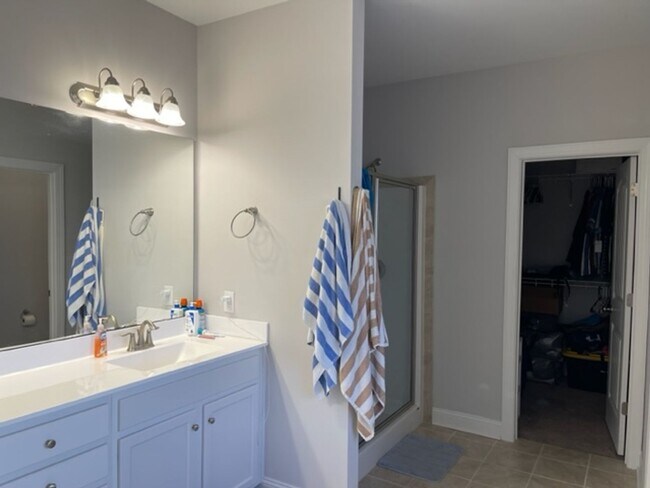 Building Photo - FIVE Bedroom in Oyster Landing