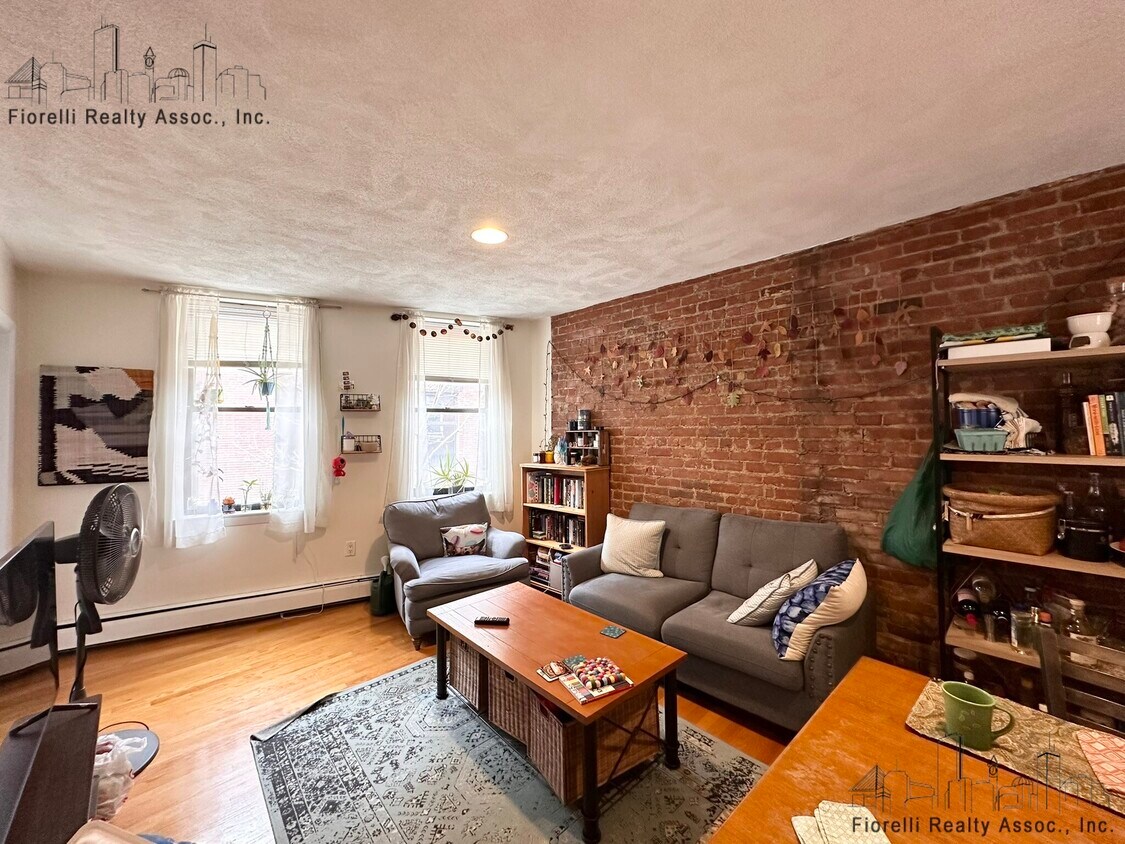 Primary Photo - 40 Lewis St
