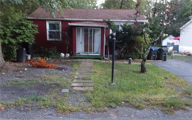Building Photo - 141 Quaker Hill Rd