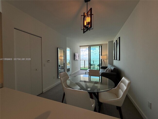 Foto del edificio - 501 NE 31st St