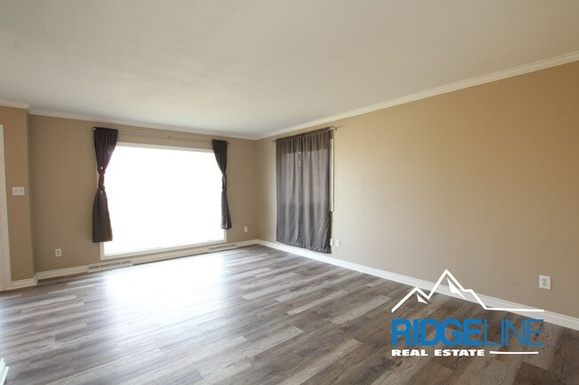 Building Photo - East-End Home with Large Garage for Lease!