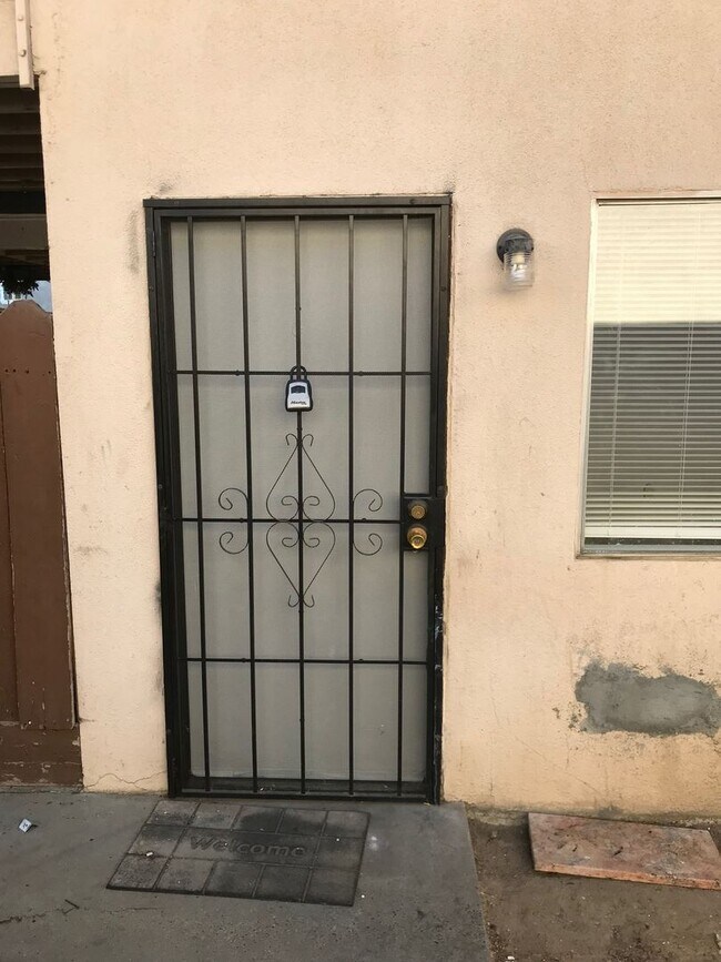 Foto del edificio - 1505 E Yale Ave