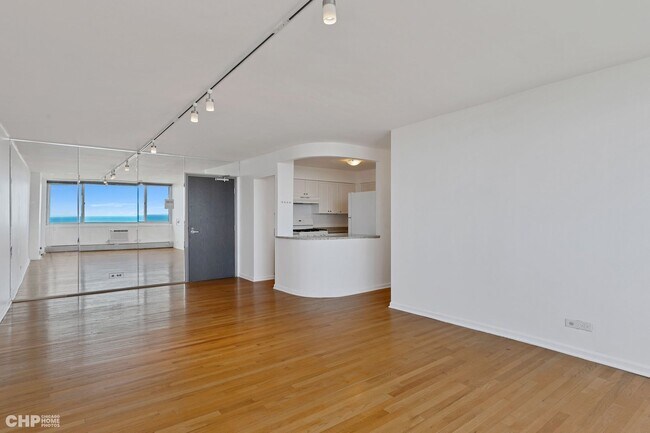 Foto del edificio - 2144 N Lincoln Park W