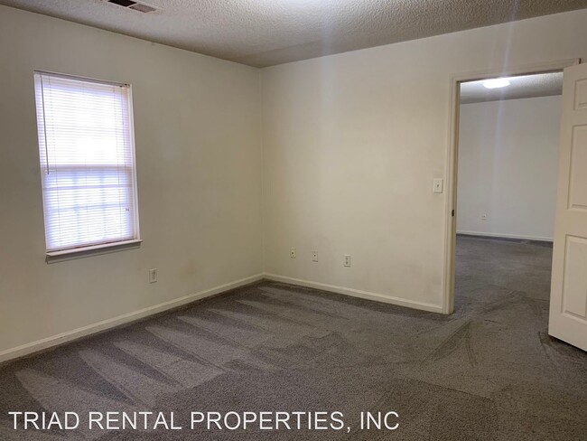 Building Photo - 647 W Presnell St