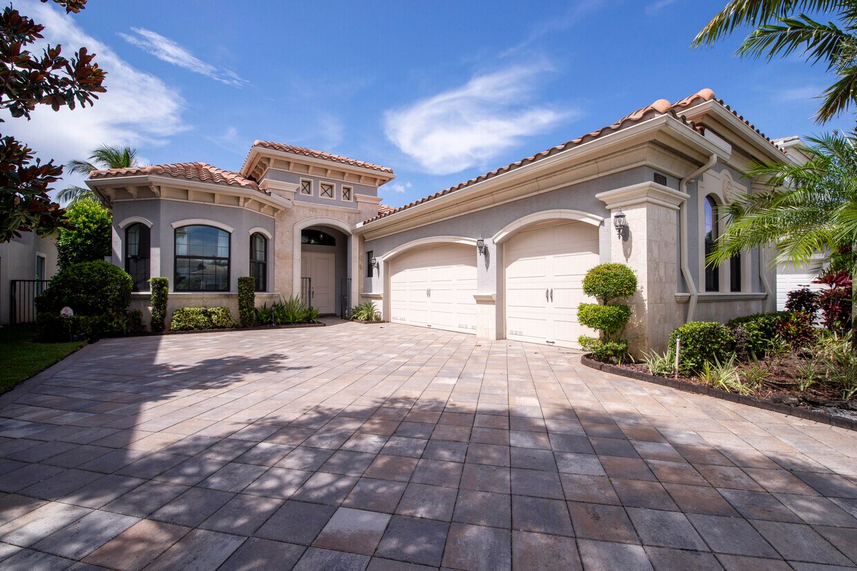 Foto principal - 9759 Vitrail Ln