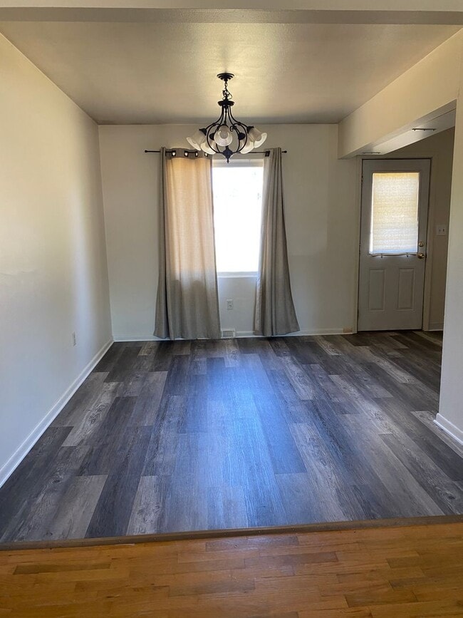 Building Photo - 2608 Cardinal Dr