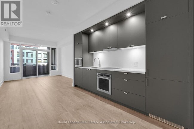 Building Photo - 259 The Kingsway