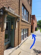 Building Photo - 3050 W Berteau Ave