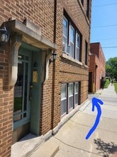 Building Photo - 3050 W Berteau Ave