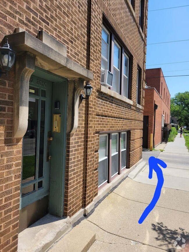 Building Photo - 3050 W Berteau Ave