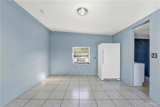 Building Photo - 8516 Hendrix Ave