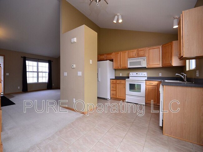 Foto del edificio - 8011 S 158th St