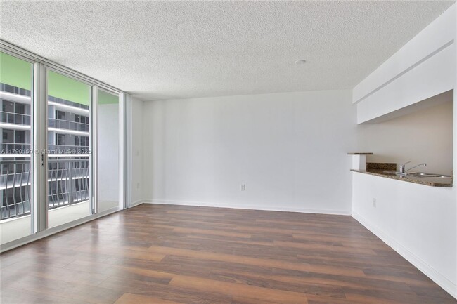 Foto del edificio - 1756 N Bayshore Dr