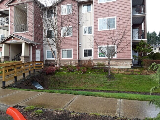 Lateral de la unidad - 10664 NE Holly St