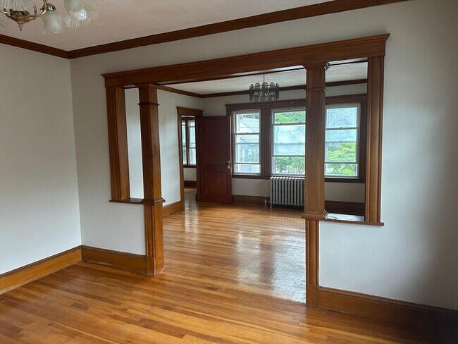 Building Photo - 9 Varick Rd