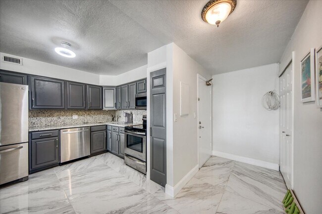 Foto del edificio - 851 Bayway Blvd