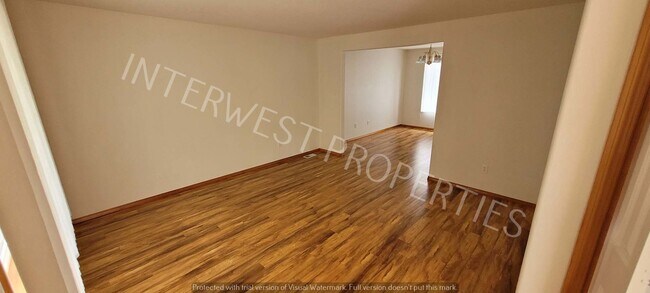 Foto del edificio - Spacious & Beautiful 4 bd 2.5 ba, 2 Story Battle Ground Home w/ A/C, Fireplace & so much More!