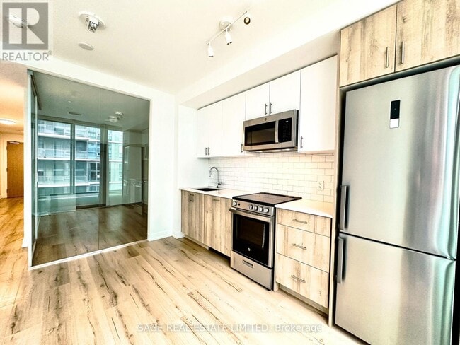 Building Photo - 1195 The Queensway