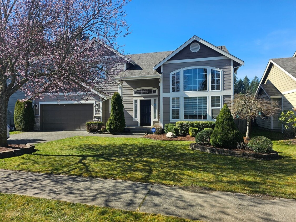 Primary Photo - 4 bedroom shy 2500 sqft home in gated cmty!