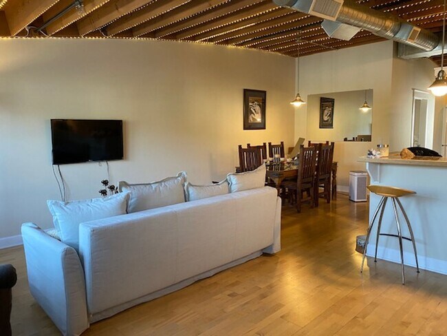 Foto del edificio - Luxury 1-Bedroom Condo For Rent Downtown -...
