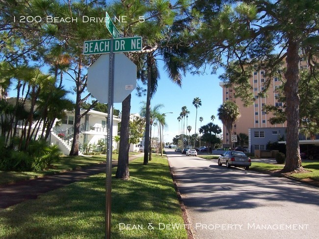 Building Photo - 1200 Beach Dr NE