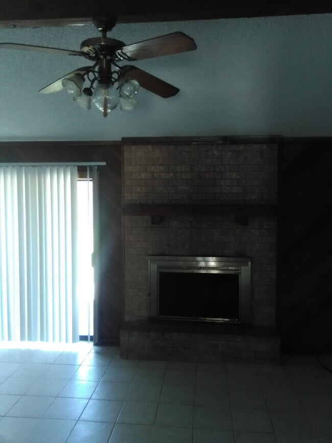Building Photo - 2107 El Dorado Dr