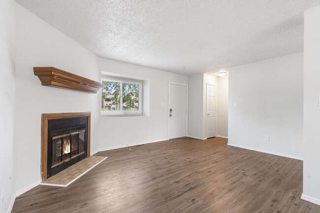 Building Photo - 1707 E Walnut Lawn St