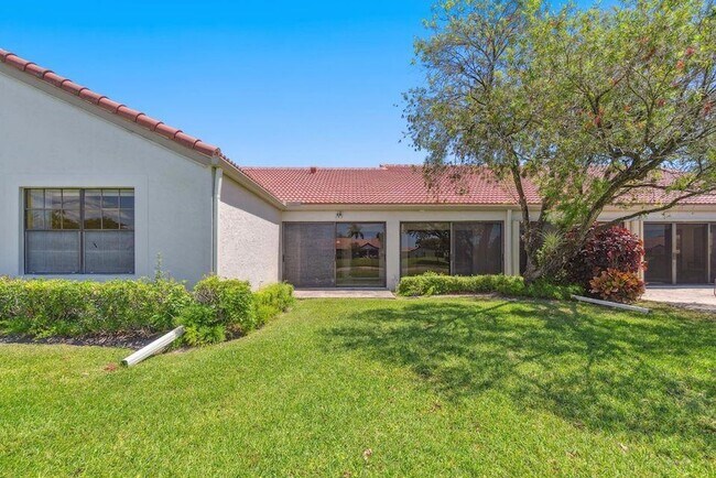 Foto del edificio - 5942 Parkwalk Cir W