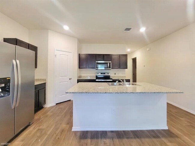 Building Photo - 14504 Fitzgibbon Dr