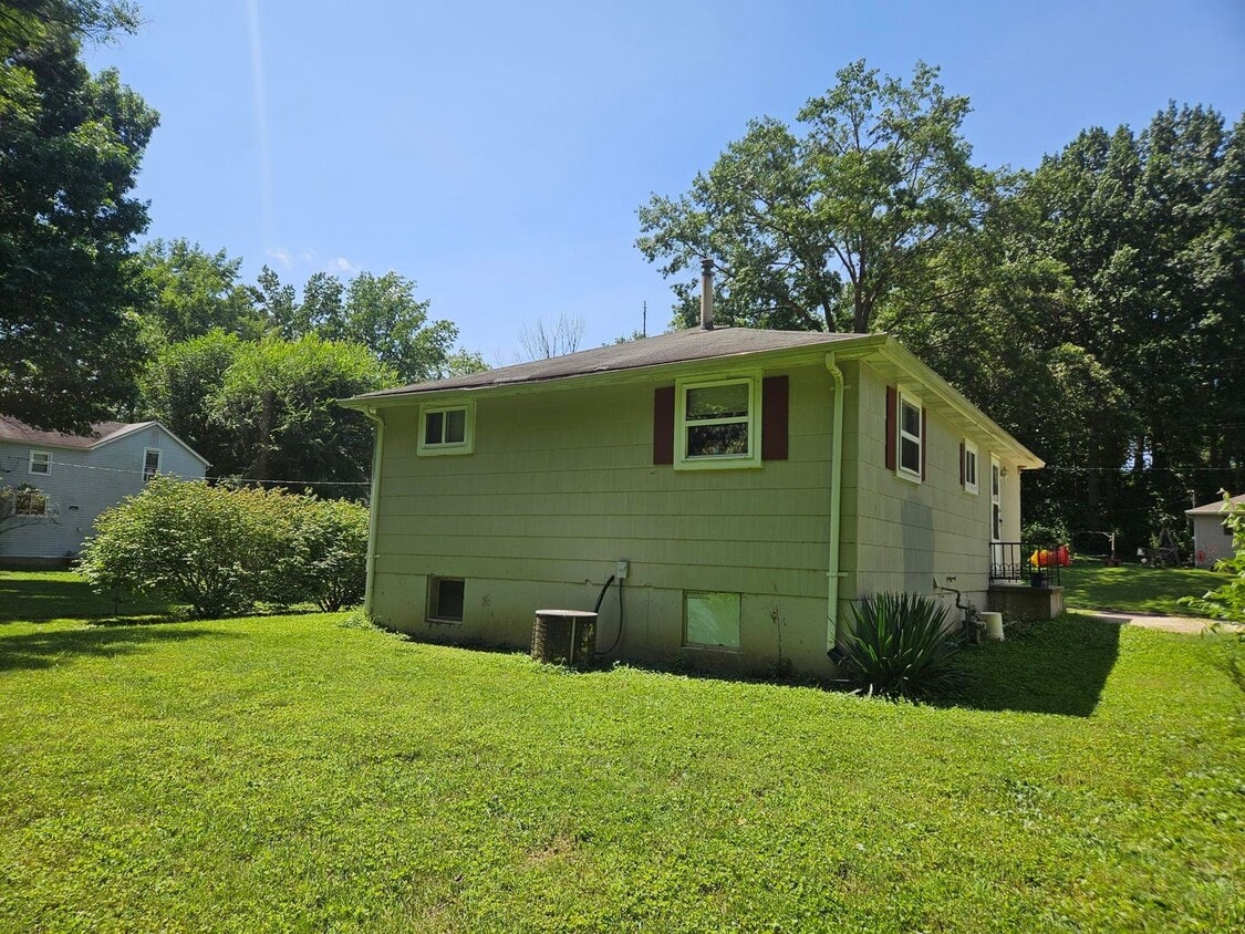 Building Photo - Single Family Rental Home - 3BR-1BA - New ...