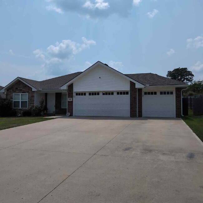 Foto del edificio - 1214 Cypress Ct