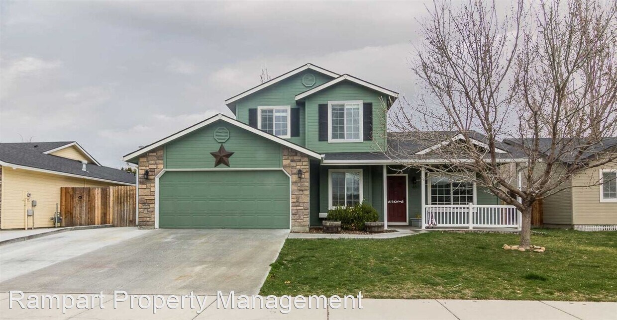 Primary Photo - 4 br, 2.5 bath House - 480 E. Blue Heron
