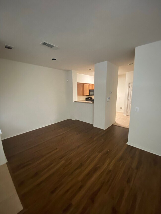 Building Photo - 3/2.5/2 Town Home - Grand Prairie