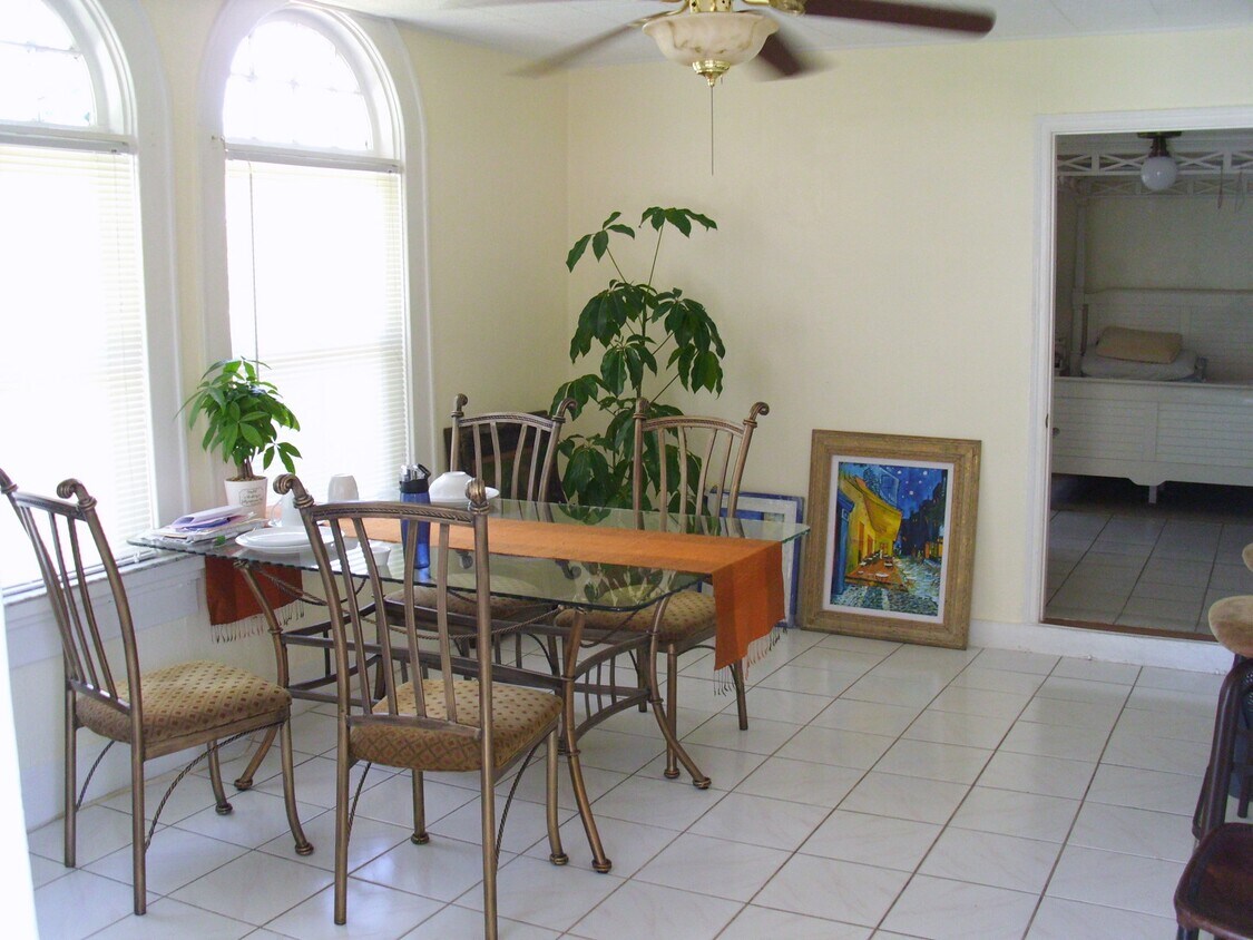 Primary Photo - 1325 Drew St