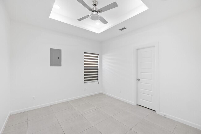 Building Photo - 3508 S Dominique Dr