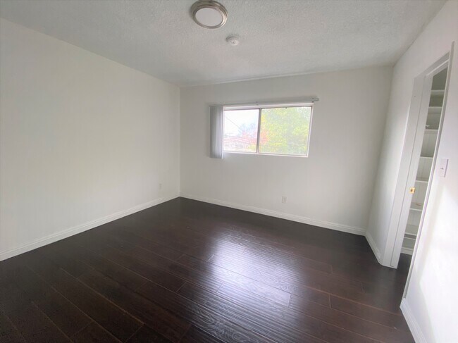Building Photo - 5709 Hazeltine Ave