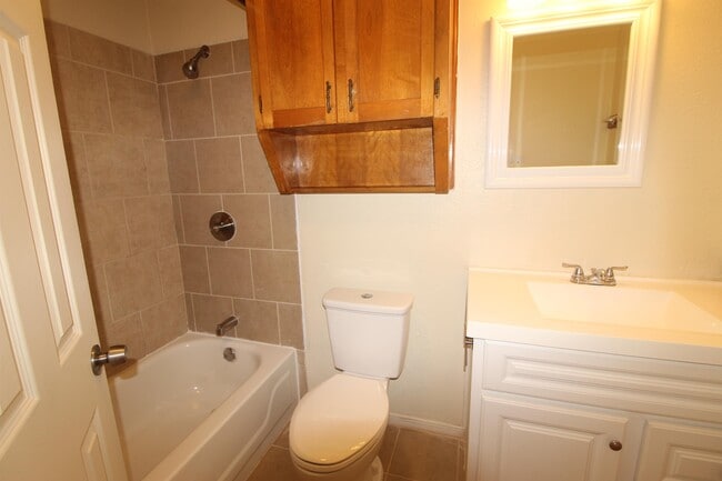Building Photo - 4804 Rainbow Cir