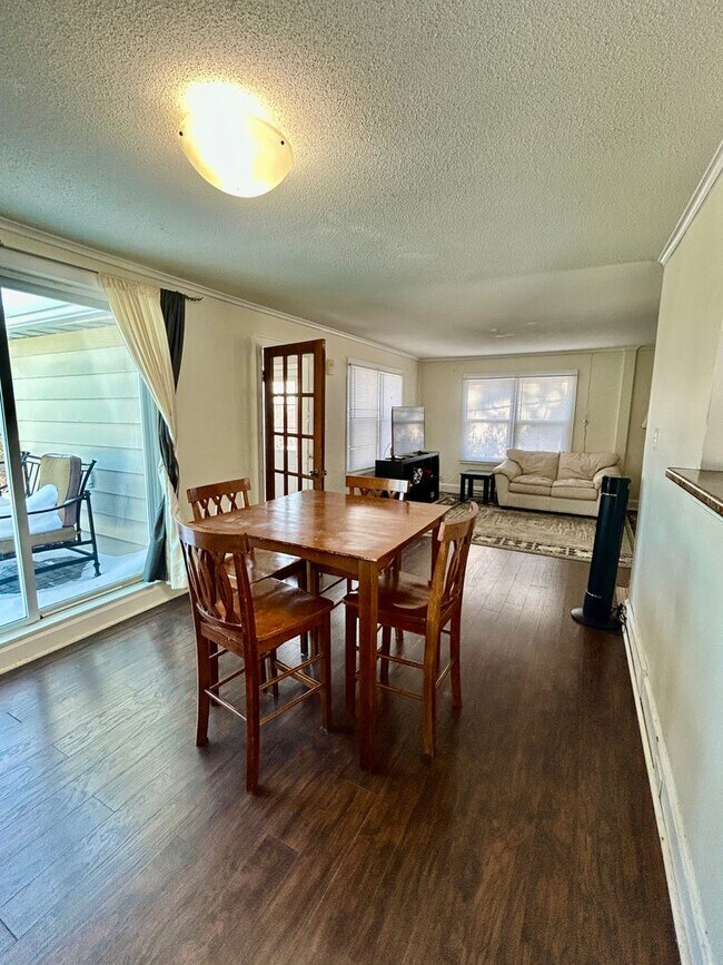 Building Photo - 2001 Springvale Rd