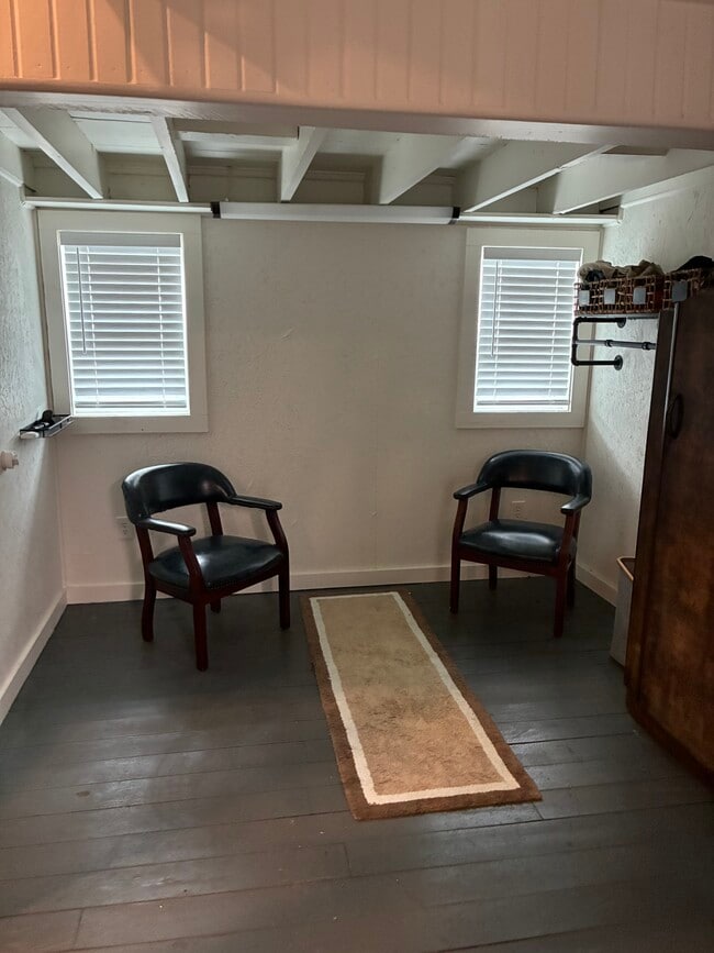 Building Photo - 112 E Scott St